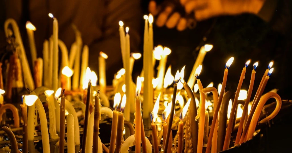 {Що означає, коли у церкві падає або гасне свічка: чи варто готуватися до  неприємних новин — Різне}