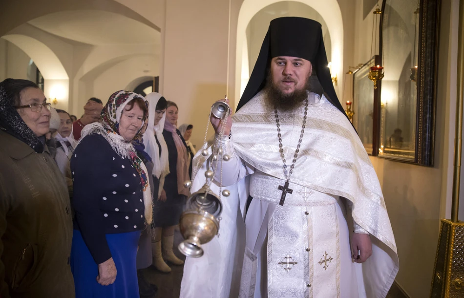 {Сонник — сниться уві сні церква: значення сну. До чого сниться будувати  церкву, молитися, хреститися, плакати, вінчатися, ставити свічки,  перебувати в церкві чоловікові, жінці, дівчині, вагітної, дитині:  тлумачення сну}