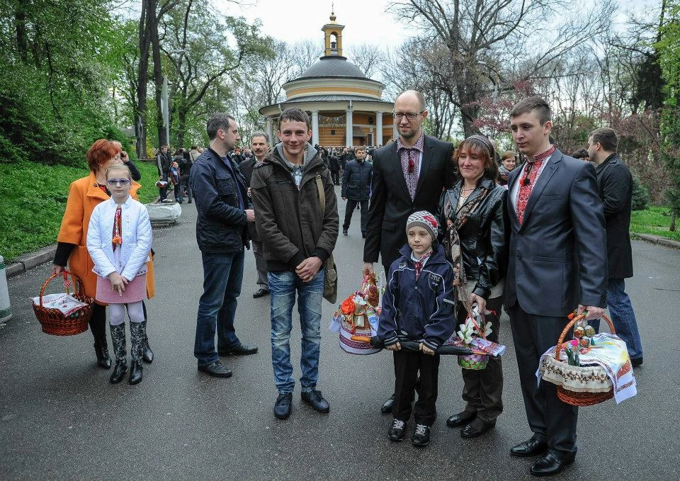 {Где сейчас Яценюк и его семья}
