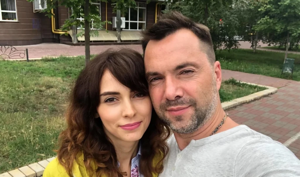 Арестович развод: биография, личная жизнь, карьера