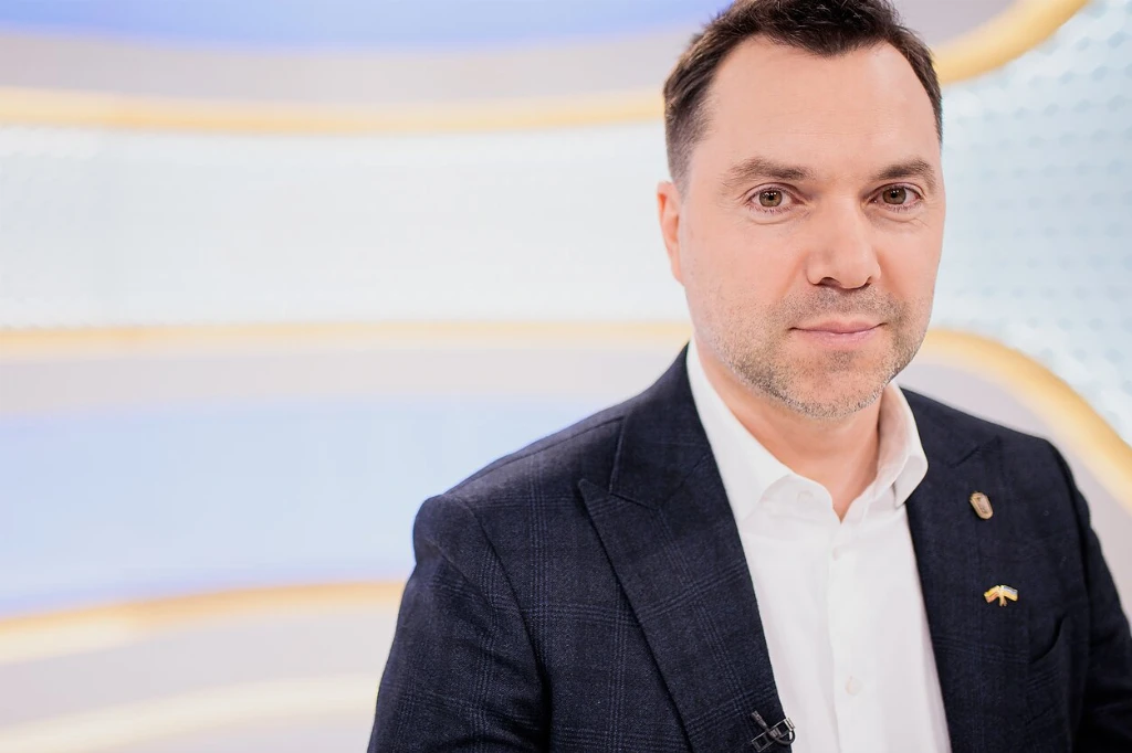{Арестович уперше прокоментував розлучення з дружиною - деталі. Читайте на  UKR.NET}