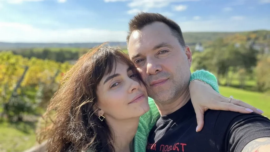 {Арестовича покинула дружина: що сталося в родині колишнього радника  Зеленського та як проходить розлучення - Blik}