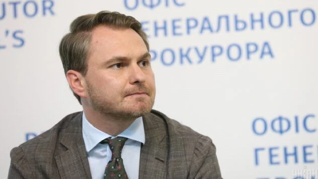 В Офісі генпрокурора перевіряють обставини відрядження Кравченка за кордон